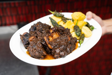 Rabo de toro a la rondeña