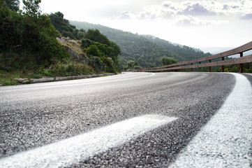 Fototapeta premium Berg. Strasse. Wald. 