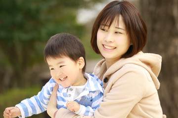 笑顔の親子