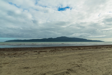 ニュージーランド　パラパラウム・ビーチから見えるカピティ島
