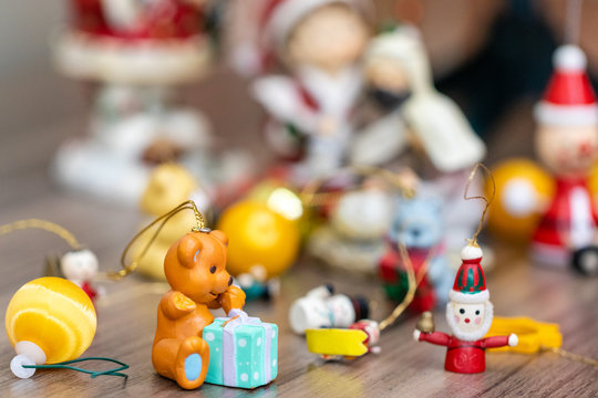 Enfeites de natal, diversos simbolos natalinos coloridos