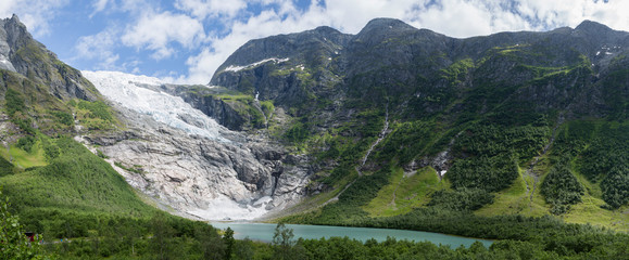 Boyabreen Gletscher mit Gletschersee im Jostedalsbreen Nationalpark, Norwegen, Panorama