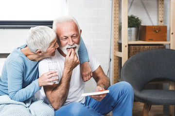 Elderly couple taking medication - obrazy, fototapety, plakaty