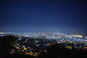 Naklejka premium Panoramę Bejrutu nocą