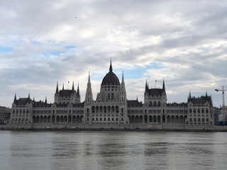 Obraz na płótnie Canvas hungarian parliament in budapest