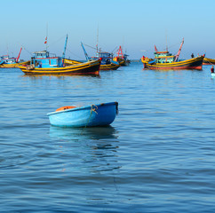 Naklejka premium Fishing boats on blue sea