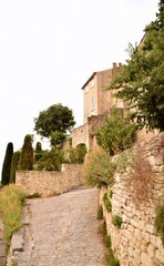 Fototapeta na wymiar ancient village Gordes in southern France, Provence