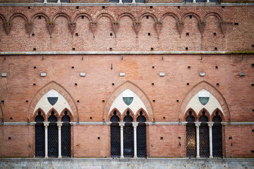 Fototapeta na wymiar Particolare di Palazzo Pubblico a Siena, Piazza del Campo