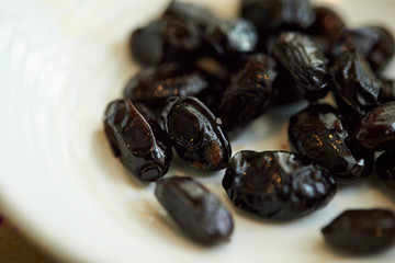 Simmered black bean side dish 