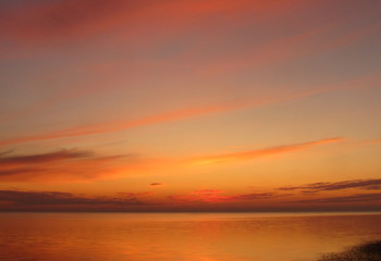 Fototapeta na wymiar winter twilight on the shore