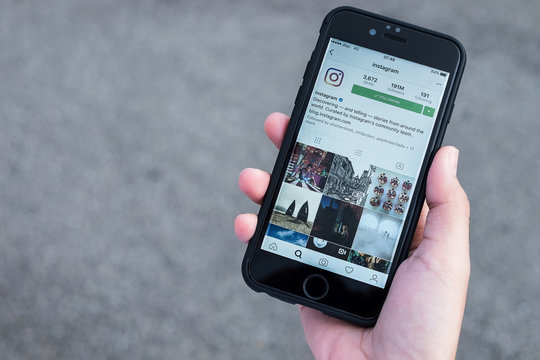 CHIANG MAI, THAILAND - JUL 7,2016: A women holds Apple iPhone 6S