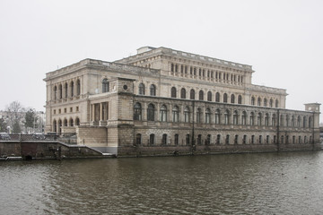 Obraz premium former exchange building in winter
