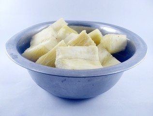 potato chips in bowl on wooden background