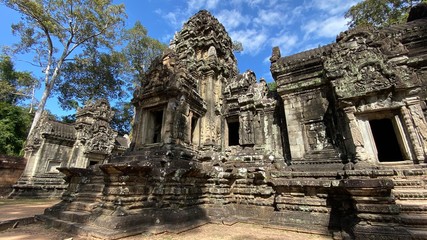 Fototapeta premium ancient temple in angkor cambodia