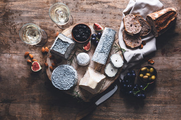 Plateau de Fromage de Chèvre. Chavignol, Valençay, Pouligny-Saint-Pierre, 