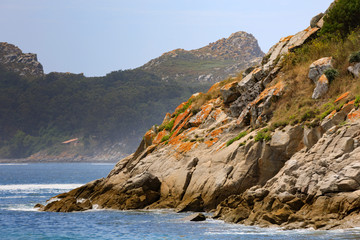 Fototapeta na wymiar coastal scene at Praia dos Bólos on the Cíes Islands, an archipelago off the coast of Pontevedra in Galicia