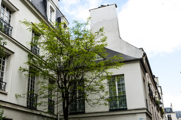 house with balcony Paris