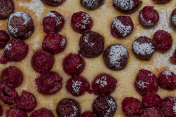 Kirschen mit Puderzucker