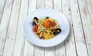  Spaghetti with seafood, squid and mussels.