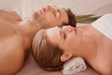Obraz na płótnie Canvas Young couple relaxing in spa salon