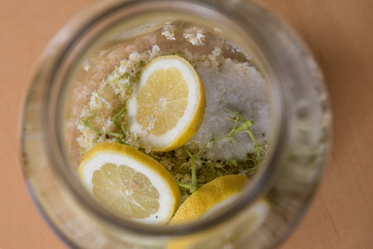 erfrischender Hollersaft selbst gemacht