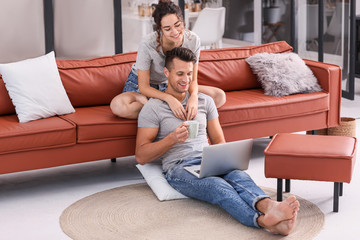 Obraz premium Happy young couple with laptop at home