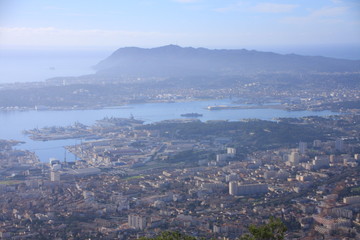 Fototapeta na wymiar vue sur Toulon