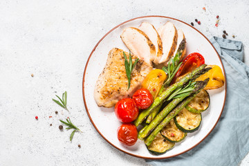 Chicken breast grilled with vegetables.