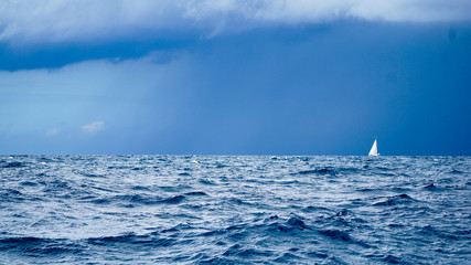Segelboot im Sturm