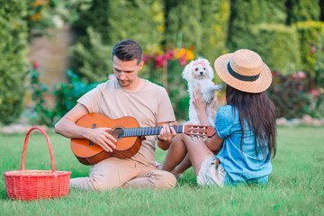 Young couple tourist enjoying on summer vacation