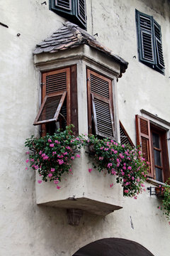 erker di una casa antica nel centro storico di Egna (Bolzano)