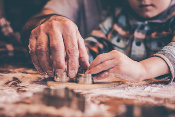 children baking