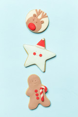Fototapeta premium Flat lay of gingerbread Christmas cookies, Winter holidays decorated biscuits, cute royal icing cookies