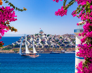 Beautiful pink and purple flowers frame a sea view in Ortakent, Bodrum, Turkey - obrazy, fototapety, plakaty