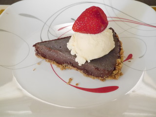 choco tofu vegan pie with almond crust 