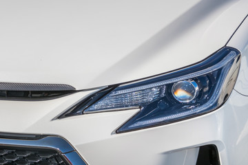 自動車のヘッドライト　Headlight of the car old © norikko