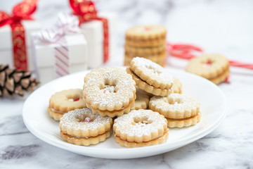 Obraz na płótnie Canvas Christmas linzer cookies