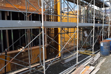 建設工事現場の足場