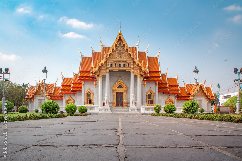 Wall mural wat benchamabophit or wat ben is an important buddhist temple and a famous tourist destination at ba