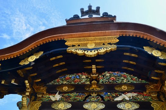 Arquitectura jap&oacute;nesa, detalles de techos y fachadas