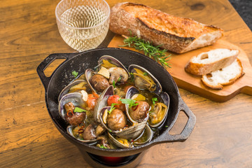 あさりのアヒージョ スペイン料理　Clam Ahijo (Oil baked dish)