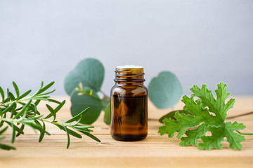 遮光瓶　アロマ　薬品　イメージ