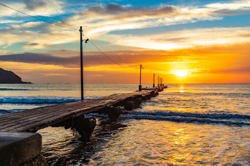 Obraz premium Beautiful sunset at Haraoka Pier in Minamiboso, Chiba.