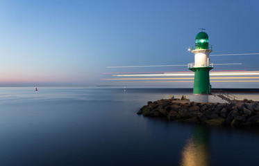 Leuchtturm der Hafeneinfahrt in Rostock