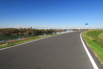 冬の江戸川サイクリング道路風景