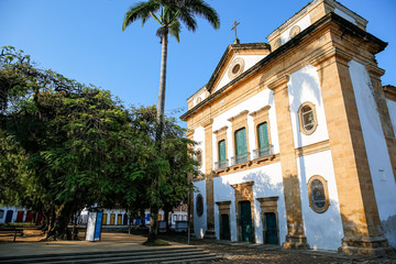 Fototapeta na wymiar View to church Matriz de Nossa Senhora dos Remedios (Church of Our Lady of Remedies) with blue sky in historic town Paraty, Brazil, Unesco World Heritage