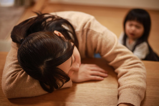 育児疲れ の画像 2 523 件の Stock 写真 ベクターおよびビデオ Adobe Stock