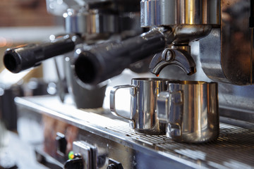 Coffee machine pours coffee into 2 cups