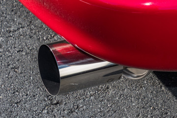 車のマフラー　Unique exhaust pipe(muffler) of an old car