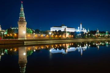Obraz premium Russia. Moscow. Night Kremlin. Embankment of the Moscow River. Grand Kremlin Palace. Kremlin embankment. Night Tours in Moscow. Sights of the cities of Russia. Tour to the capital. Russia town.